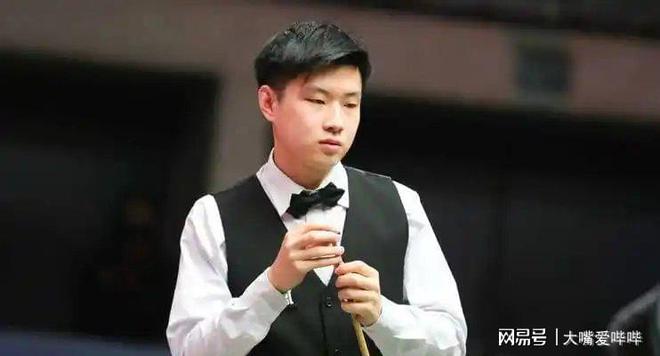 优游国际ub8平台中国体坛最新静态：赵心童播种50万英镑与美男高朋合影引存眷