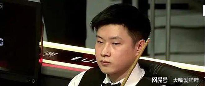 优游国际ub8平台中国体坛最新静态：赵心童播种50万英镑与美男高朋合影引存眷(图9)