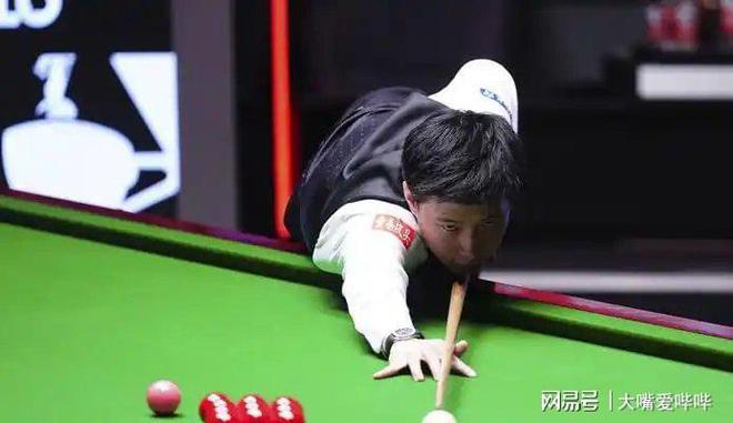 优游国际ub8平台中国体坛最新静态：赵心童播种50万英镑与美男高朋合影引存眷(图13)