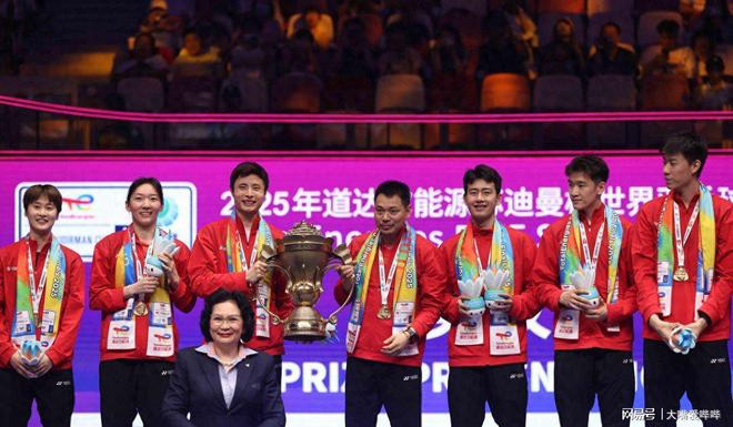 优游国际ub8平台中国体坛最新静态：赵心童播种50万英镑与美男高朋合影引存眷(图16)