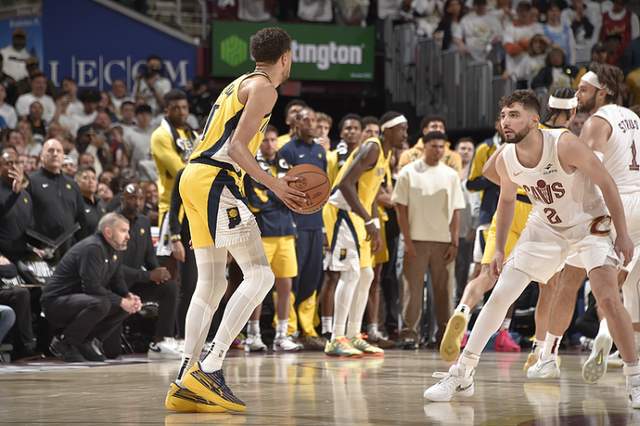 优游国际NBA季后赛：东部和西部神同步东部绝杀2-0西部惨败1-1(图5)