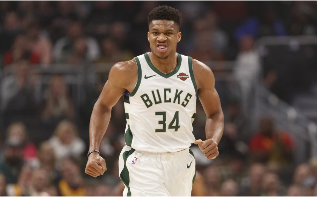 NBA常规赛高清直播:雄鹿vs骑士 字母哥强势率队(图1) NBA常规赛高清直播:雄鹿vs骑士 字母哥强势率队(图1)